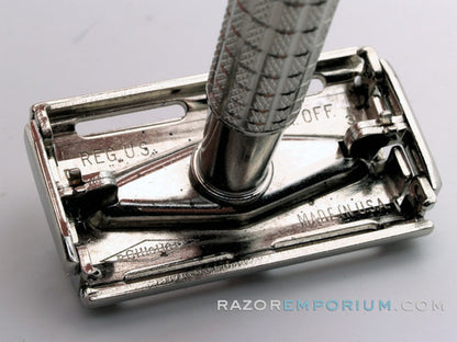 1958 D3 Gillette T.V. Super Speed Safety Razor w'/ Red Styrene Case