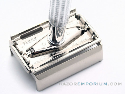 1956 B1 Gillette Blue Tip Light DE Super Speed Razor Nickel Set w/ Case & Blade Bank