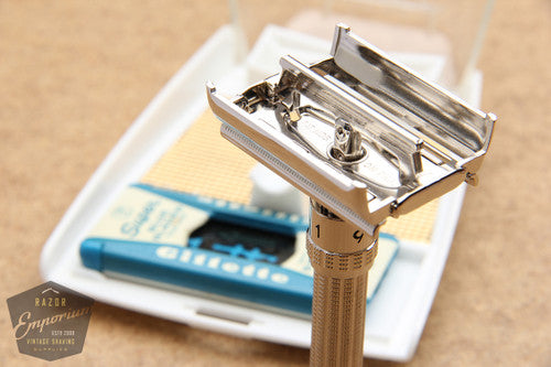Gillette 1967 Slim Adjustable DE Safety Razor w/ Gold Case M4