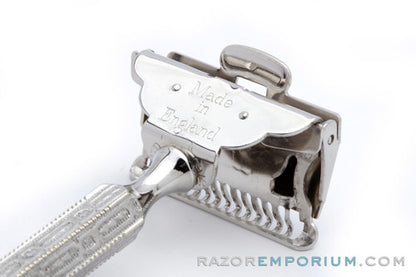 1930s Ever-Ready 1912 Style Chain Single Edge Razor with Mahoganite Box