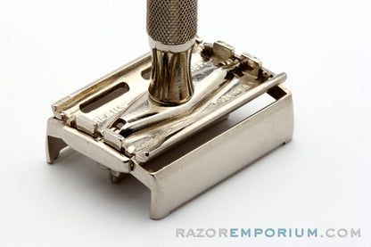 1940's Gillette Super Speed One Piece Double Edge Razor in Case