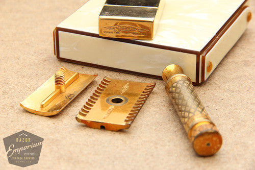 Gillette 1933 Milady Decollete DE Safety Razor in White Case