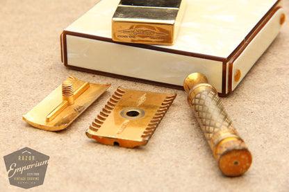 Gillette 1933 Milady Decollete DE Safety Razor in White Case