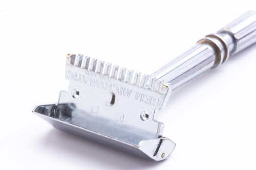 1930's Gem Micromatic Razor Single Edge in Maroon Case