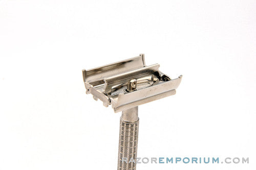 1965 Gillette K4 Flair Tip Super Speed Safety Razor Vacation & Travel Kit