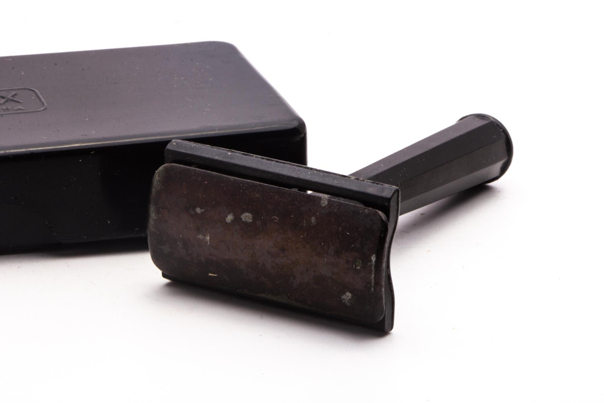 Clix Resusable Razor 1940's Clix Double Edge Safety Bakelite Razor Set | Original Condition ...
