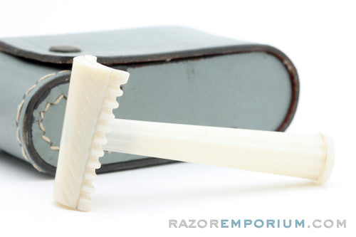 1930's Fasan Slant Open Comb German DE Bakelite Razor Travel Set