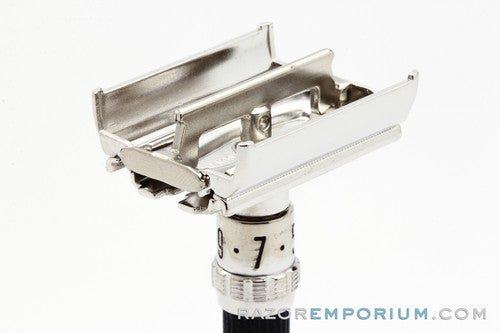 1969 O4 Gillette Short Handle Super Adjustable 84mm DE Safety Razor