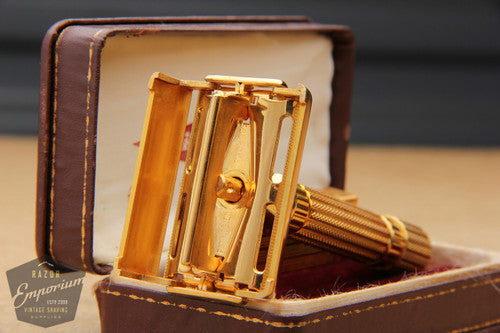 Gillette 1946 Aristocrat Non-Notched w/ Leather Case and Original Blade Bank
