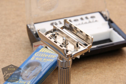 Gillette 1958 RED DOT Fatboy / $1.95 Adjustable DE Safety Razor in Case - Mint