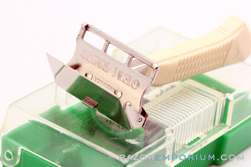 1950's GEM Featherweight Single Edge Razor in Green Case