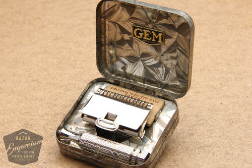 Gem 1912 Style Single Edge Safety Razor w/ Chain Link Handle in Metal Case