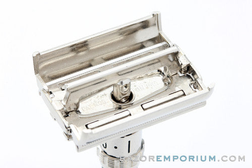 1969 Gillette Super Adjustable 109 Safety Razor O1