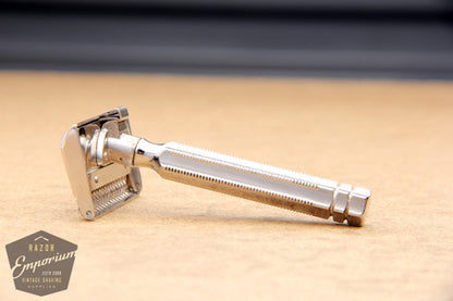 Ever Ready 1912 Style Single Edge Safety Razor in Red Leather Box