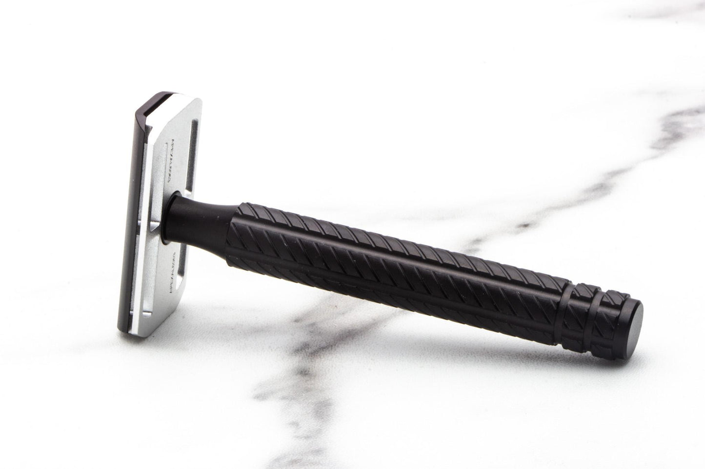 Ayslworth Razor | APEX-AL - Jet Black Aircraft Silver Classic V2