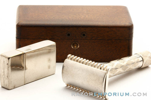 1921 Gillette New Improved Richwood Safety Razor Set w/ Case and Blade Bank