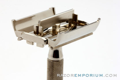1940's Gillette Super Speed One Piece Double Edge Razor in Case