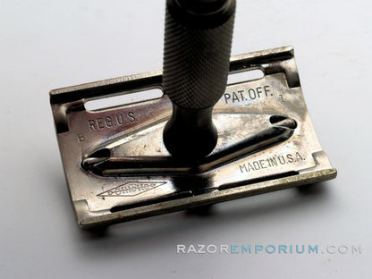 1956 B1 Gillette Tech Travel DE Safety Razor Set