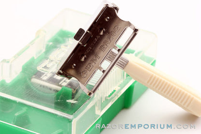 1950's GEM Featherweight Single Edge Razor in Green Case