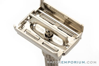 1962 Gillette Slim Adjustable Double Edge Safety Razor H4