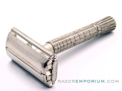 1963 Gillette I4 Flare Tip Super Speed Safety Razor Vacation & Travel Kit