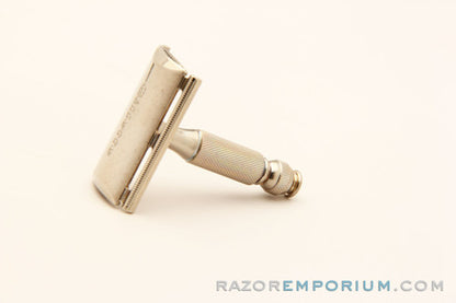 1965 Gillette Travel Tech Razor With Gold Tone Carrying Case - K3