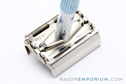 1968 Gillette Blue Star Lady Gillette DE Safety Razor N1 - Good
