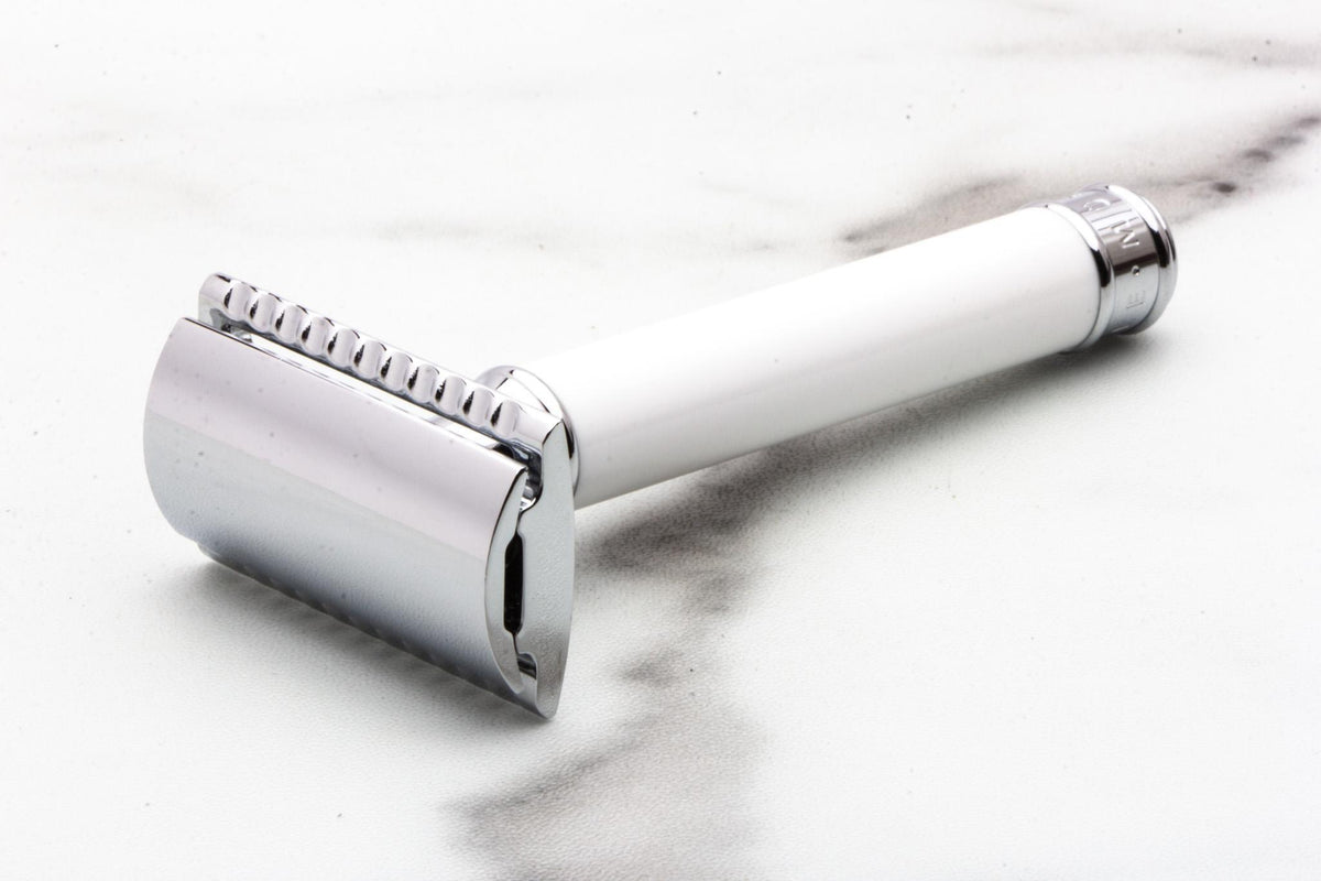 MUHLE | R107 Closed Comb Double Edge Safety Razor - White