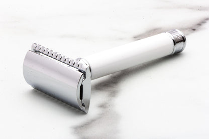 MUHLE | R107 Closed Comb Double Edge Safety Razor - White