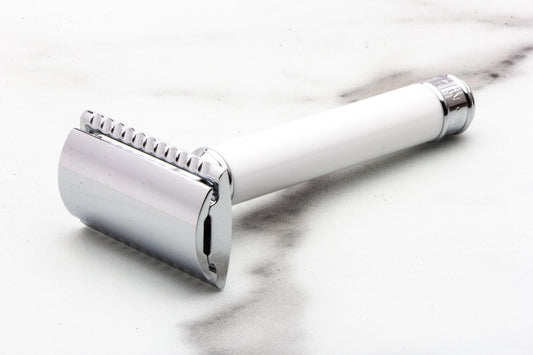 MUHLE | R107 Closed Comb Double Edge Safety Razor - White