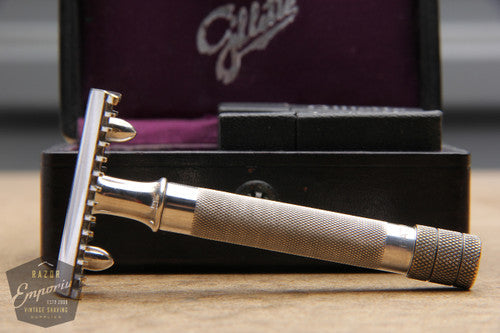 Gillette 1907 Single Ring Old Type Script Logo Set in Leather Case w/ Blade Banks