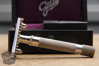 Gillette 1907 Single Ring Old Type Script Logo Set in Leather Case w/ Blade Banks