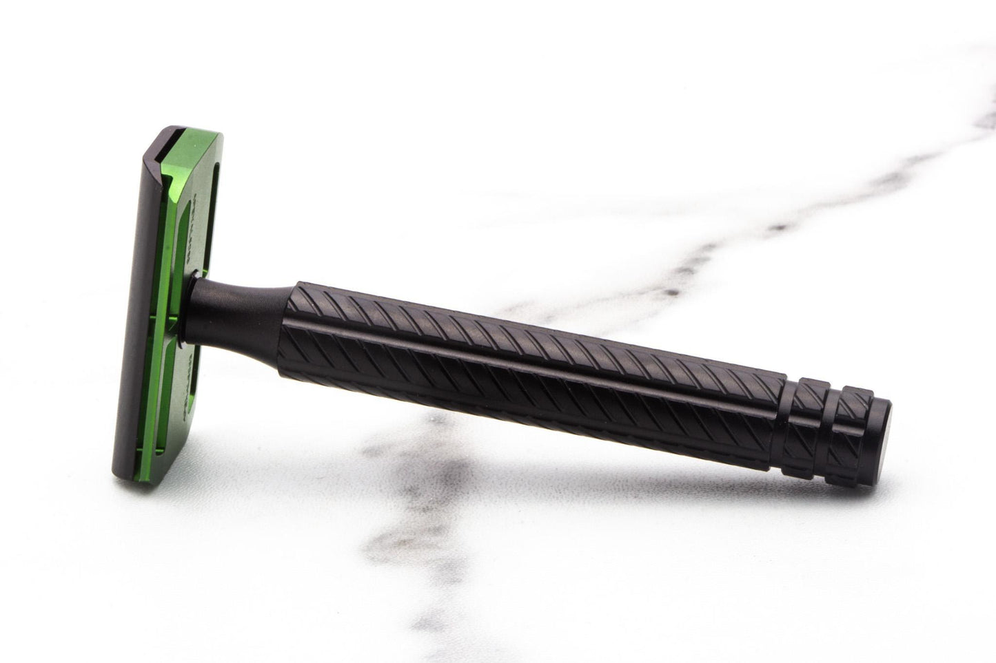 Ayslworth Razor | APEX-AL Double Edge Safety Razor -  Jet Black Gamer Green Classic  V2