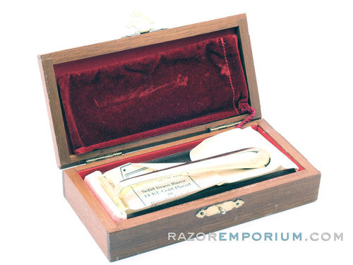 1990's Carl Michaels 14kt Gold Plated Solid Brass Razor in Reusable Gift Box w/ Travel Pouch