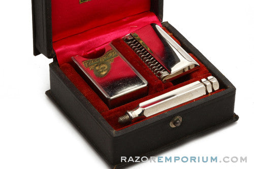 1930's Ever-Ready Special De Luxe Chummy Single Edge Safety Razor w/ Black Leather Box & Packaging