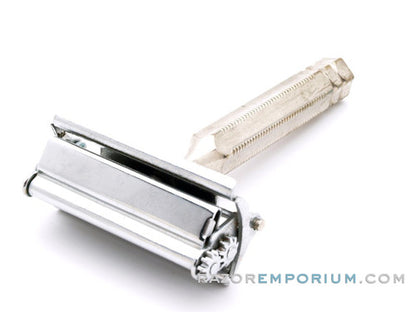 1930's Ever-Ready 1912 British Made Single Edge Safety Razor & Stropper in Cream Bakelite Snap Case