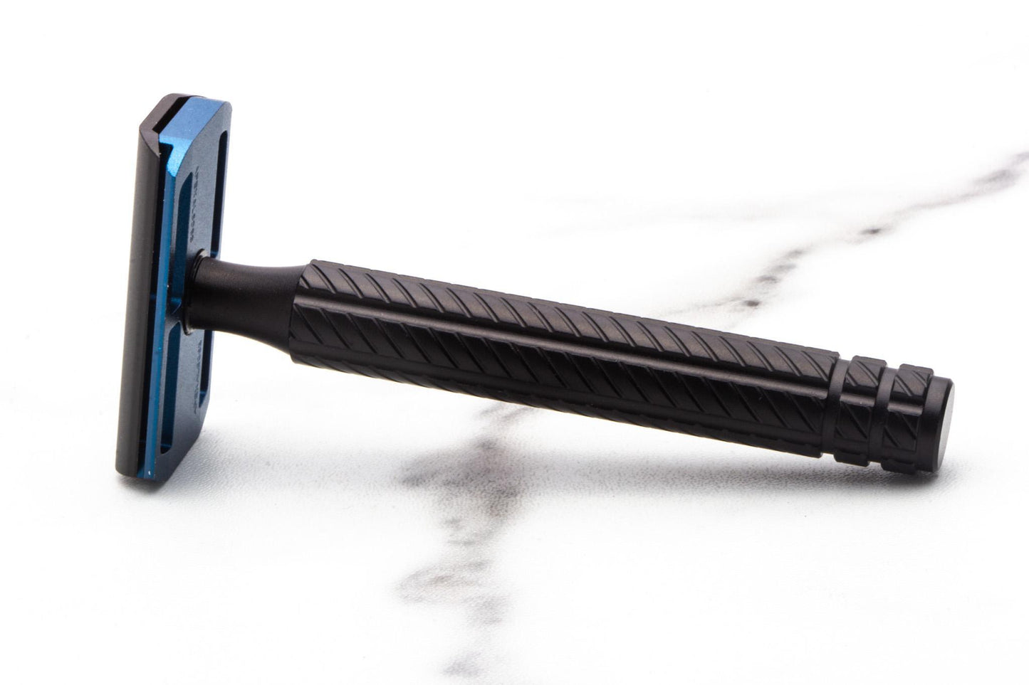 Ayslworth Razor | APEX-AL Double Edge Safety Razor -  Jet Black Electric Blue Classic V2