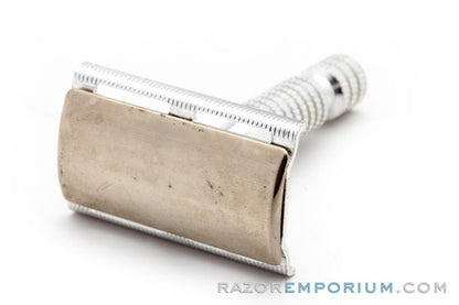 1960s English Travel Double Edge Safety Razor Set