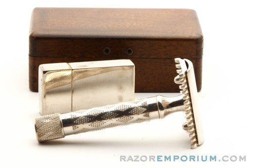 1921 Gillette New Improved Richwood Safety Razor Set w/ Case and Blade Bank