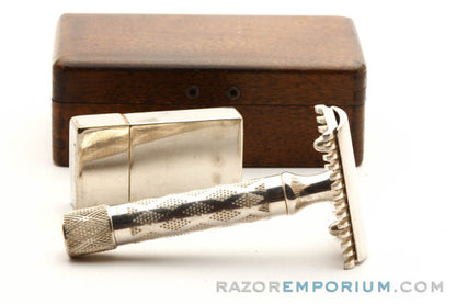 1921 Gillette New Improved Richwood Safety Razor Set w/ Case and Blade Bank