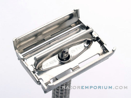 1965 K2 Flair Tip Super Speed DE Safety Razor Set Nickel w/ White Case & Blade Bank