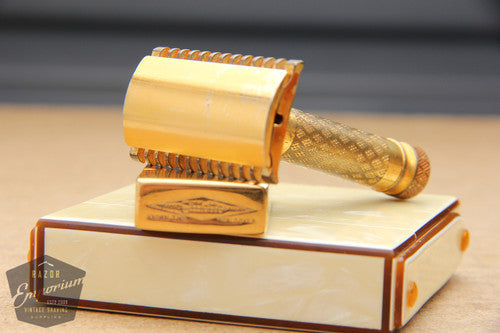 Gillette 1933 Milady Decollete DE Safety Razor in White Case