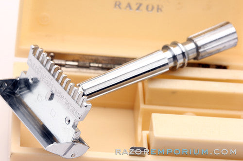 1940's GEM Micromatic Razor Single Edge TTO in Faux Ivory Case