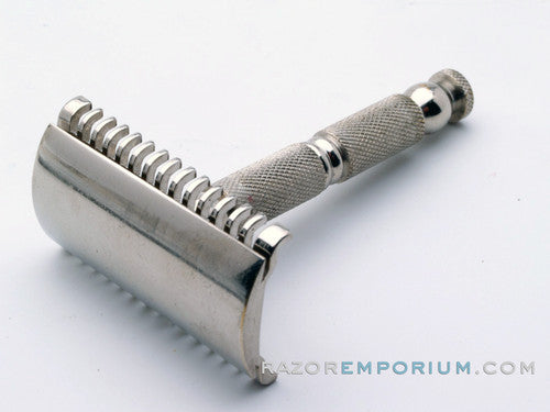 Feather Safety Razor w/ Travel Metal Case