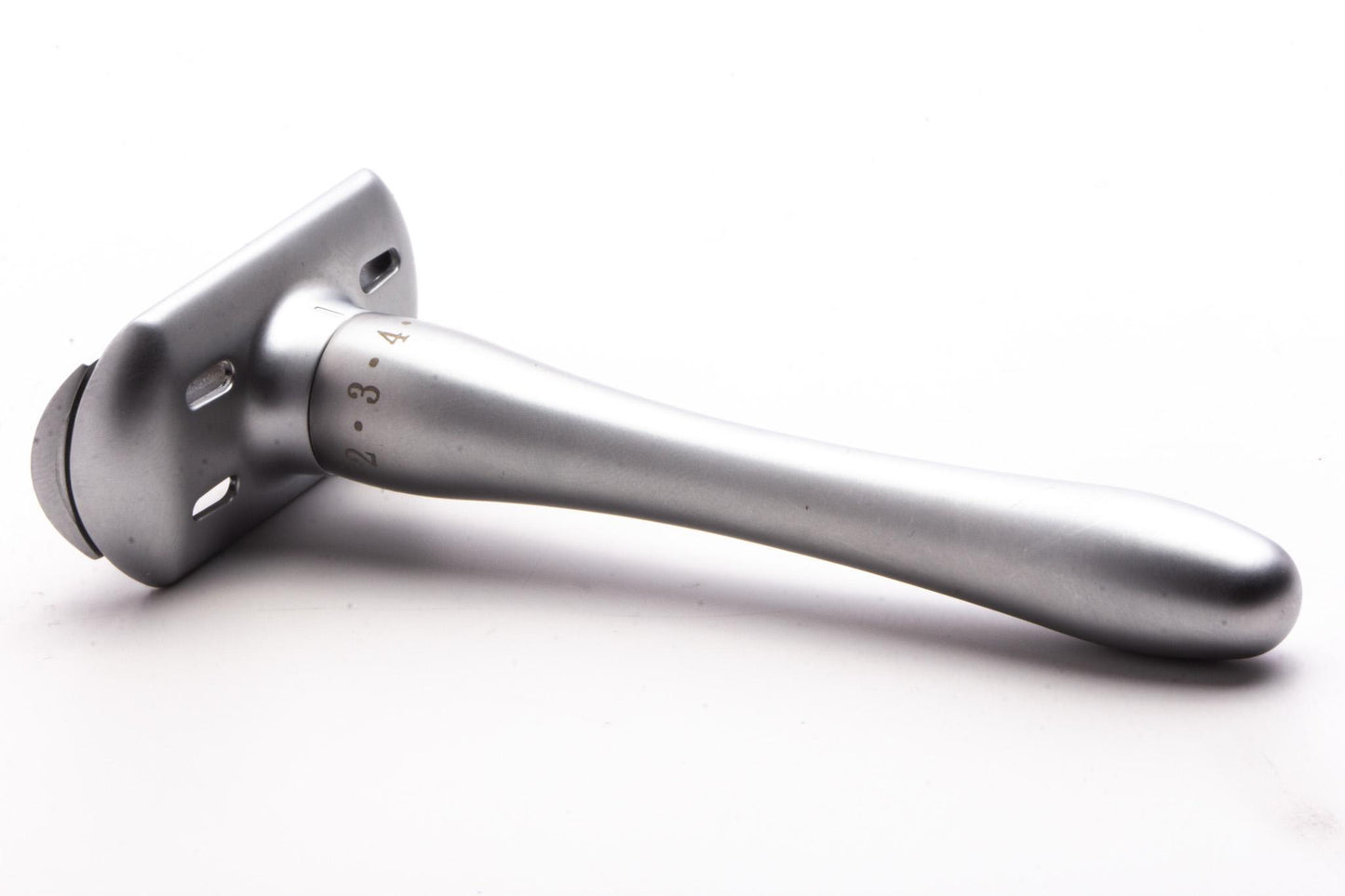 QShave Adjustable Safety Razor with Magnetic Cover | Pre-Owned