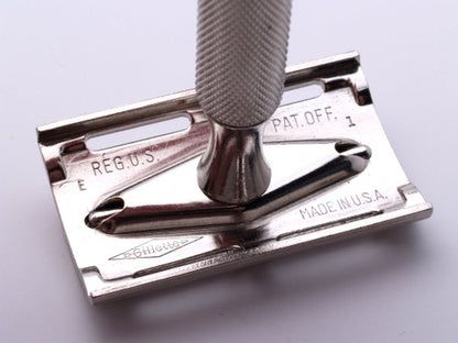 1959 E1 Gillette Ball End Tech DE Razor in Original Red Box