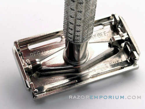 1954 Z4 Gillette  Regular Flare Tip Super Speed Safety Razor Set w/ Case & Blade Bank