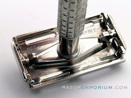 1954 Z4 Gillette  Regular Flare Tip Super Speed Safety Razor Set w/ Case & Blade Bank