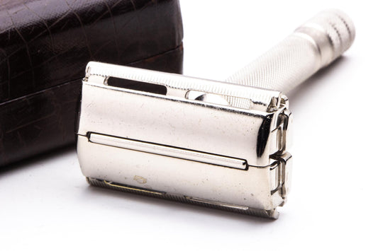 1940's Gillette TTO Milord Safety Razor Set w/ Case & Blades  | Original Condition