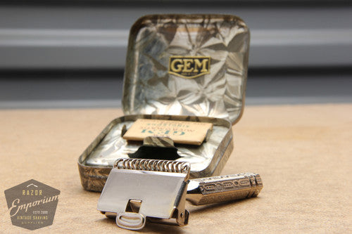 Gem 1912 Style Single Edge Safety Razor w/ Chain Link Handle in Metal Case